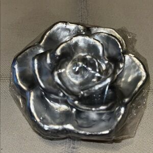 NWT Set of Two Floating Candles Silver Rose-Shaped Home Accents
